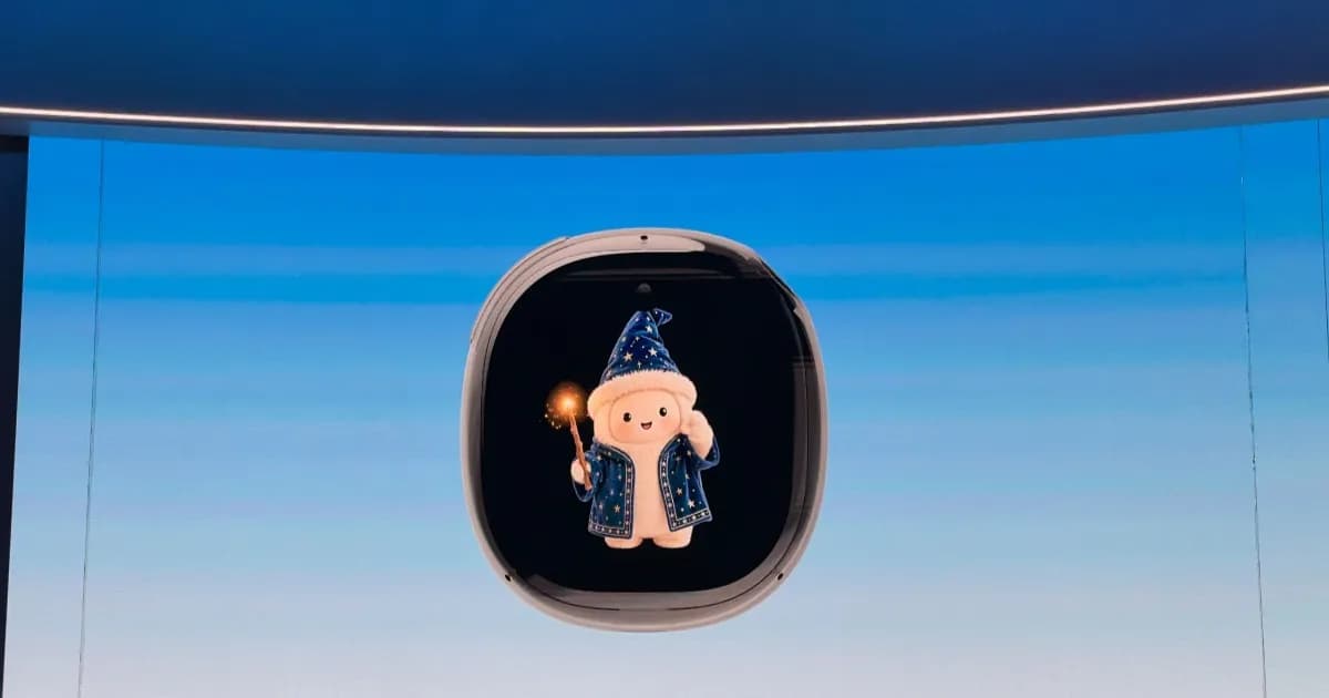 Mark Zuckerberg memegang perangkat Meta Muse Charm dengan layar depan dan bezel hitam tebal