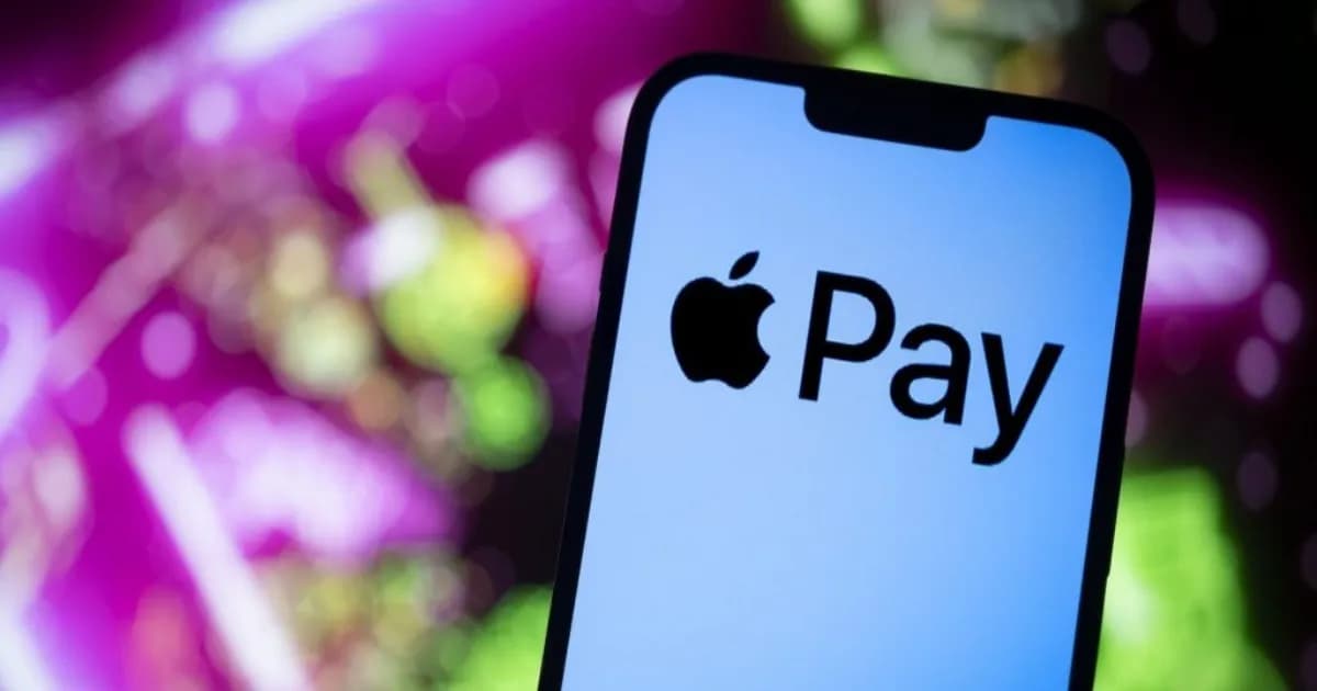Logo Apple Pay dengan latar belakang peta India dan ikon pembayaran digital