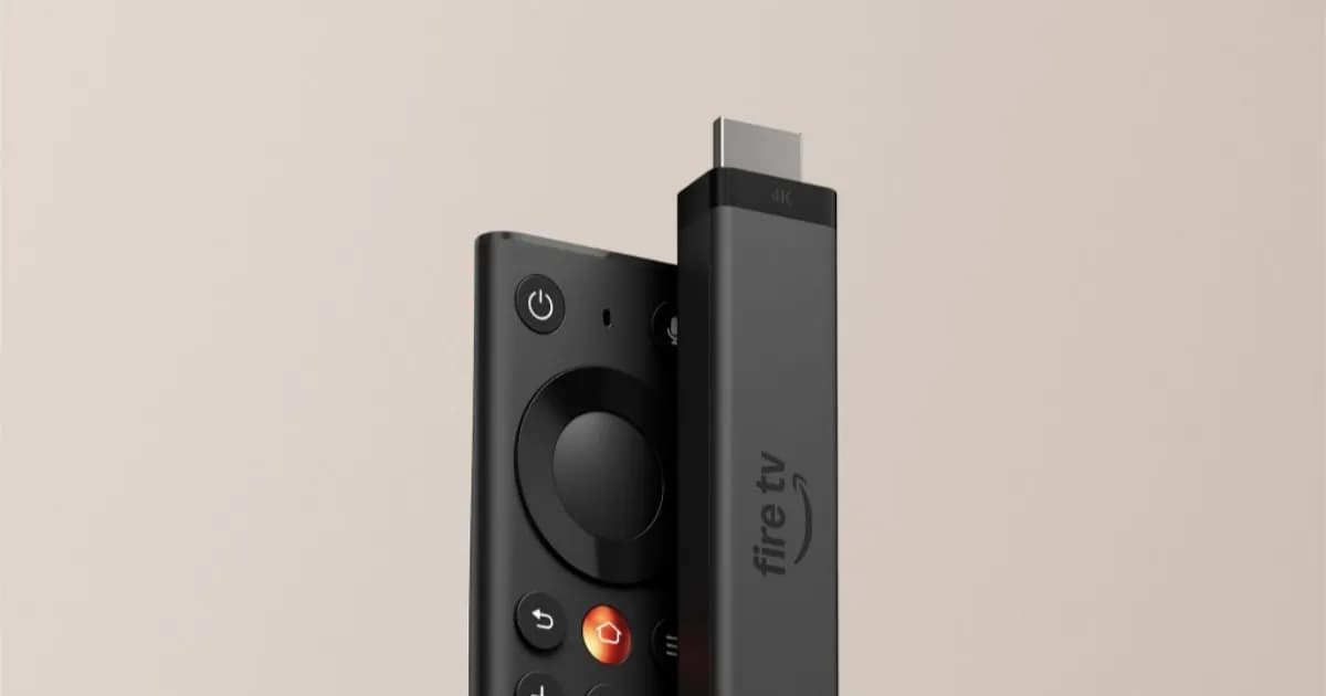 Remote control baru Amazon Fire TV Stick 4K dengan tombol mikrofon hitam dan tombol home metalik