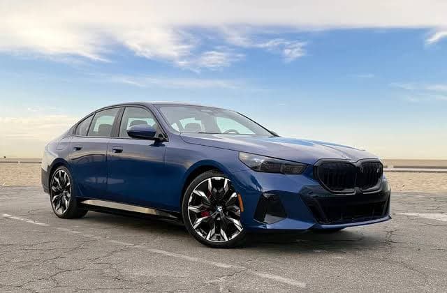 BMW i5 xDrive40 Tembus 820 Km di Uji Jarak Tempuh Nyata