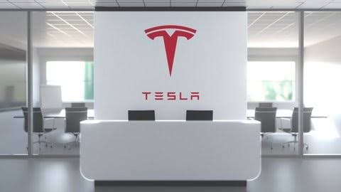Tesla Q3 2026: Laba Operasi Anjlok 43%, Robotaxi dan Semi Jadi Penopang