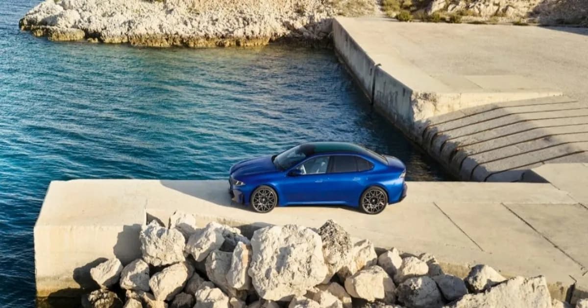 BMW i3 50 xDrive berwarna putih saat pengujian, gambaran bahasa desain Neue Klasse yang akan diadopsi BMW i1 entry-level 2028.