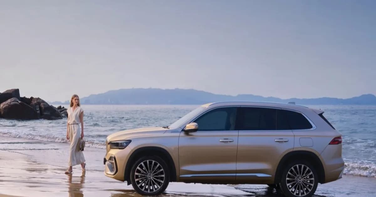 Geely Monjaro EM-i plug-in hybrid crossover yang debut di Paris Auto Show 2026