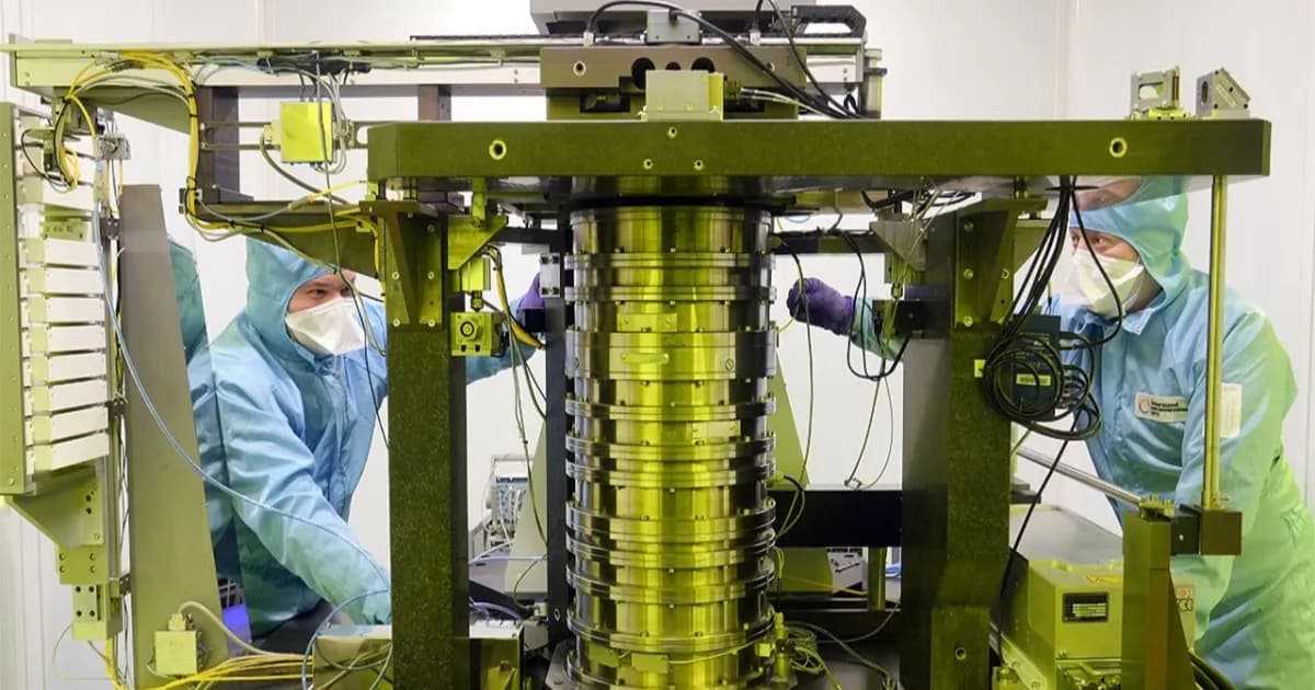 Prototipe alat litografi 130nm buatan ZNTC Rusia untuk wafer 200 mm