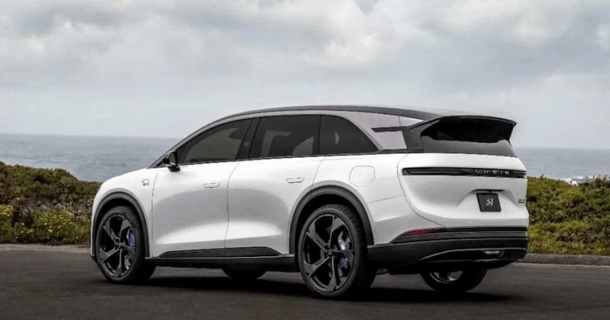 Lucid Gravity GT tampak belakang dengan desain SUV listrik premium
