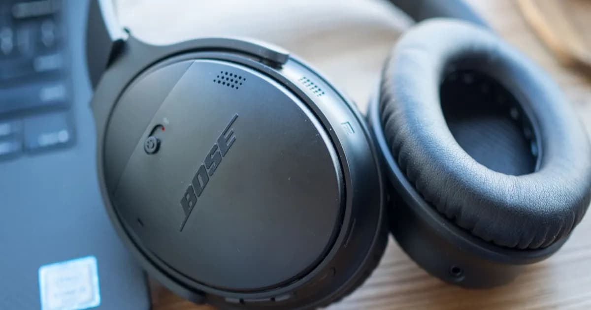 Presiden Bose Raza Haider dan headset gaming Bose