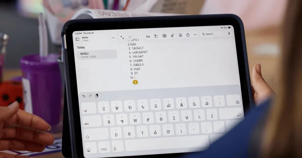 Tampilan keyboard iOS 27 dengan dukungan karakter bahasa adat Native American termasuk Cherokee