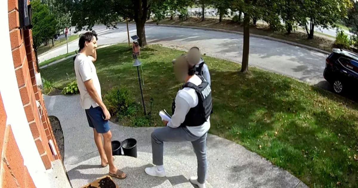 Anthony Sistilli, YouTuber Kanada, membuat kamera ALPR bergaya Flock untuk melacak pelat nomor mobil polisi.