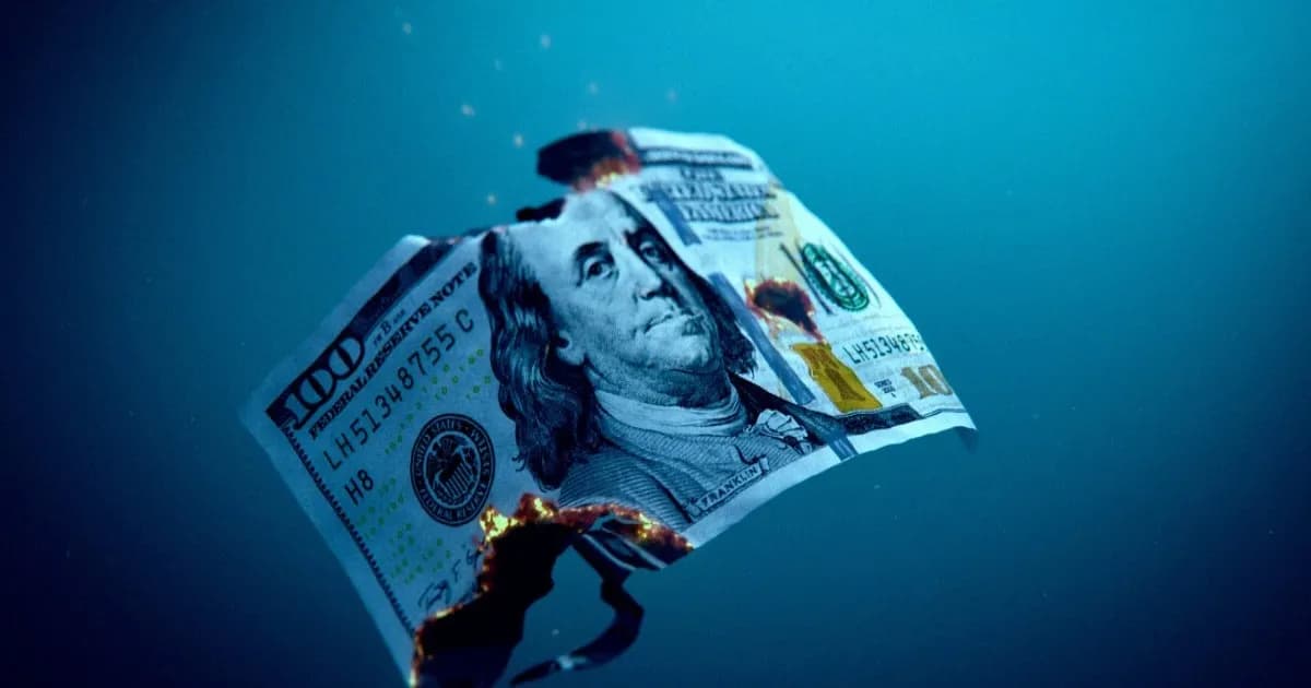 Uang kertas 100 dolar terbakar sebagian sebagai simbol kerugian finansial Character.AI
