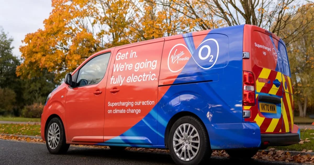Logo Virgin Media O2 dengan latar biru dan merah sebagai identitas perusahaan telekomunikasi Inggris