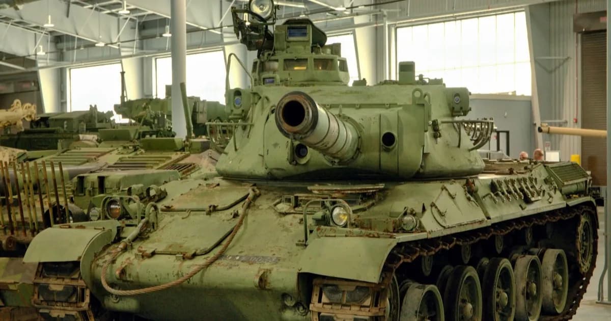Tank AMX-30B Prancis yang menjadi basis konsep robotisasi REFURBOT