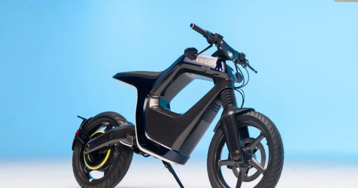 Motor listrik NOVUS One dengan rangka monokok serat karbon dan lubang besar di bagian tengah
