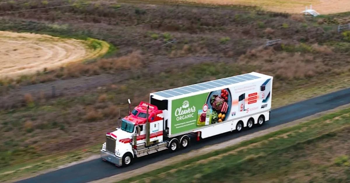 Unit reefer surya Sunswap Endurance milik Wickham Freight Lines di jalan raya Australia