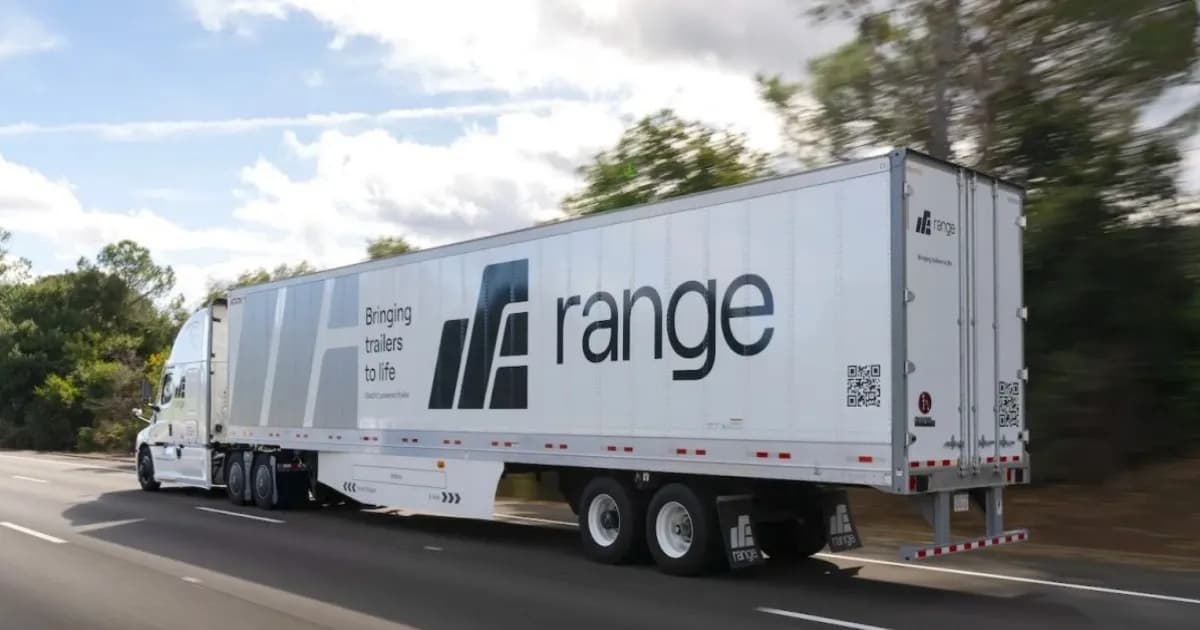 Trailer listrik Range Energy dengan baterai dan motor sendiri dipasangkan pada traktor semi-truck