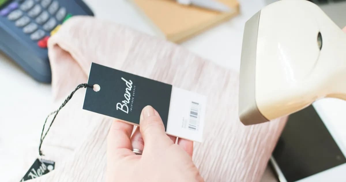 Ilustrasi celah keamanan barcode scanner gudang yang terhubung via Bluetooth