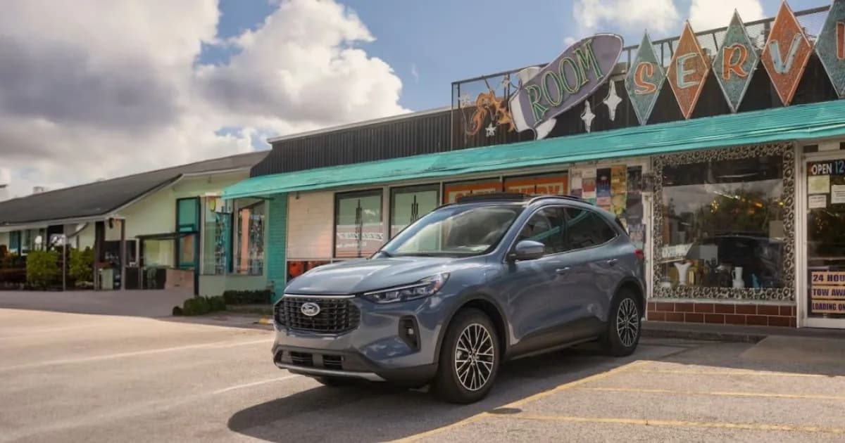 Prototipe Ford Fathom pikap listrik berbasis platform UEV saat pengujian jalan