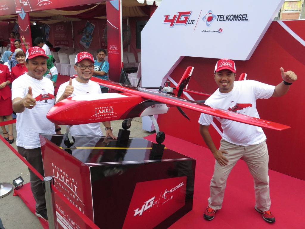 Drone ‘Elang Nusa’ Telkomsel Sapa Palembang & Ambon