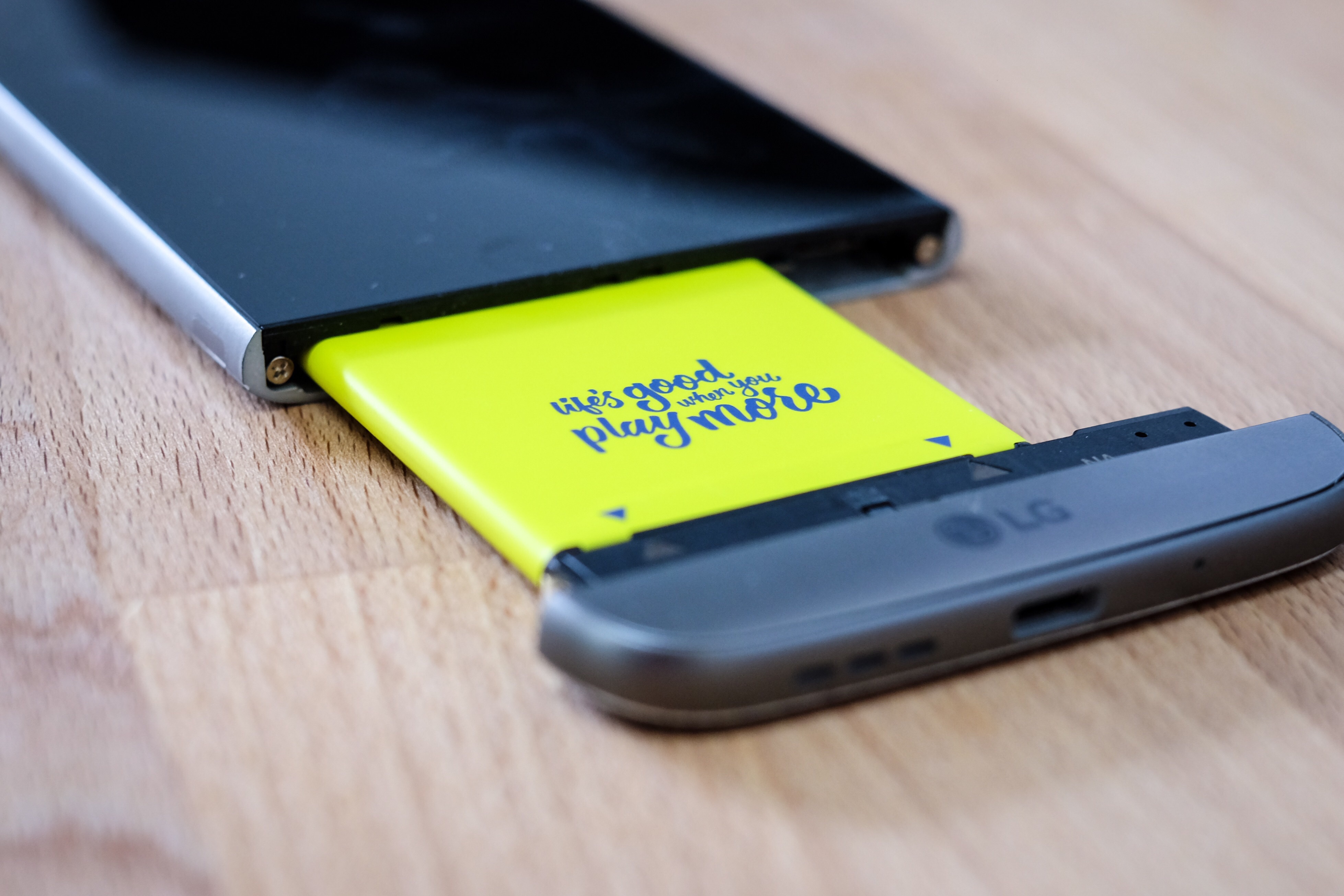 Begini Cara Lepas Baterai LG G5