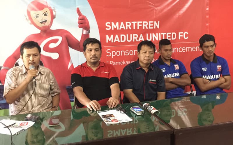 Smartfren Dukung Tim Sepakbola MU