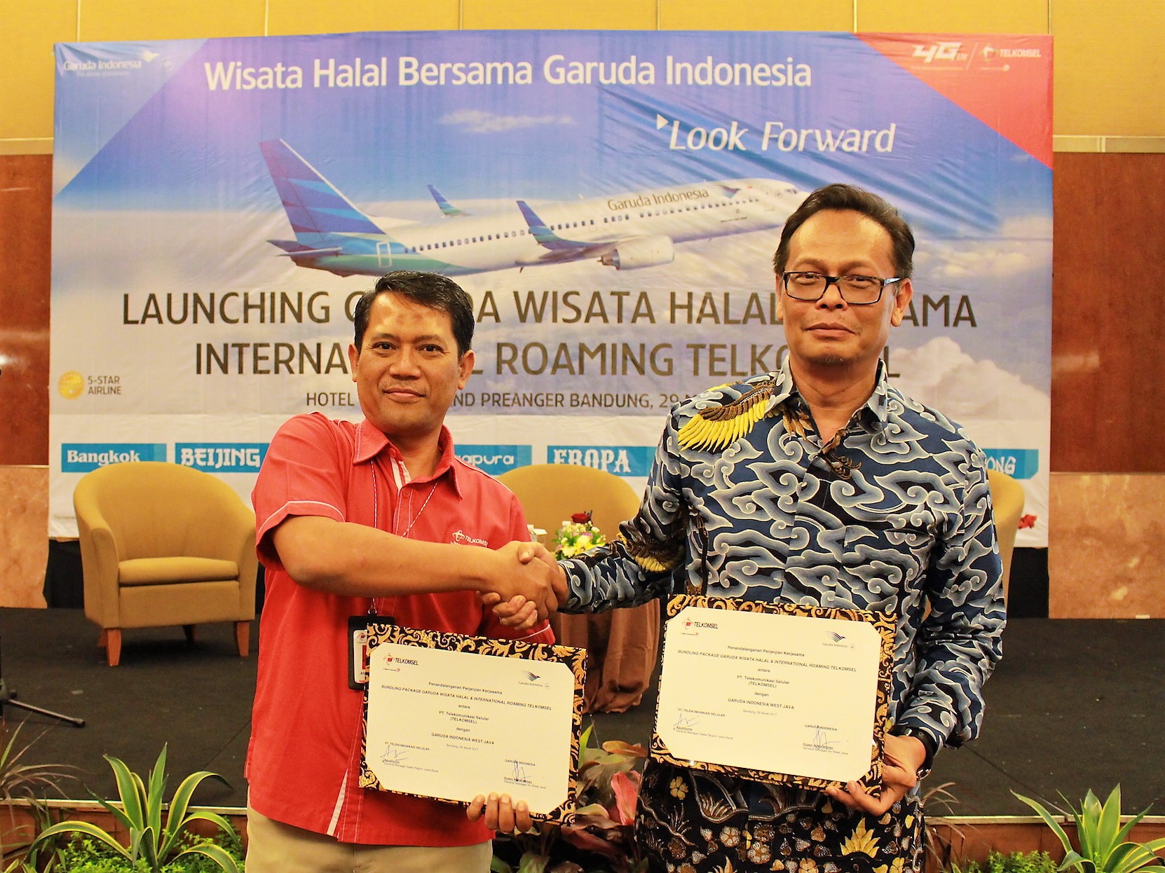 Sasar Traveller Muslim, Telkomsel Hadirkan “Garuda Wisata Halal”