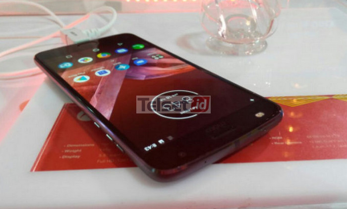 Kesan Pertama Menjajal Moto Z2 Play