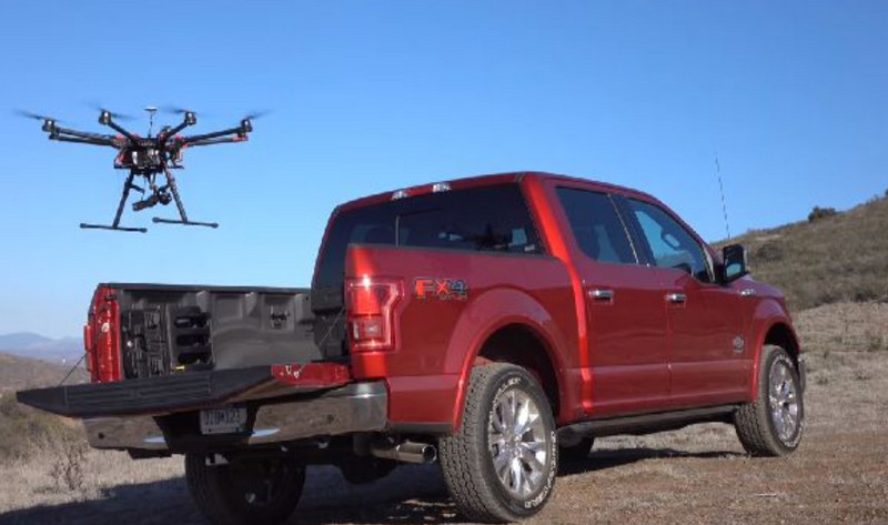 Keren! Ford Rancang Mobil Dilengkapi Drone