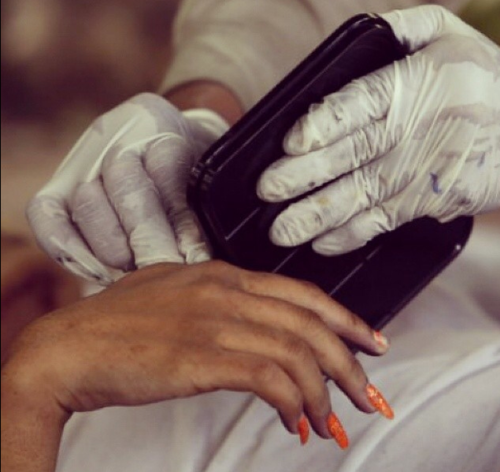 Polisi “Gerebek” Pemakaman untuk Ambil Sidik Jari Mayat