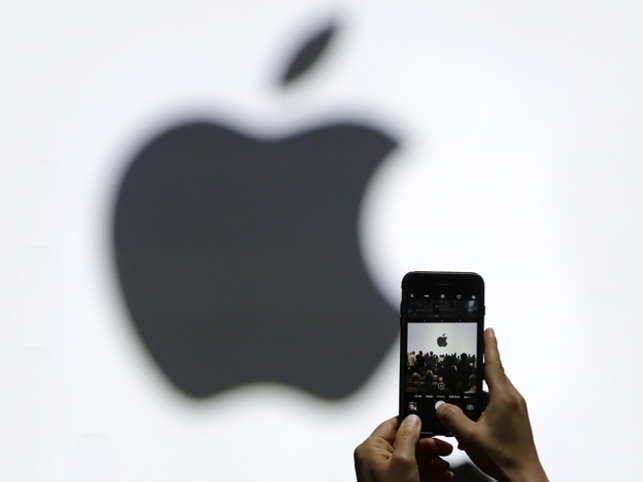 Donald Trump Minta Apple Pindahkan Pabrik ke AS