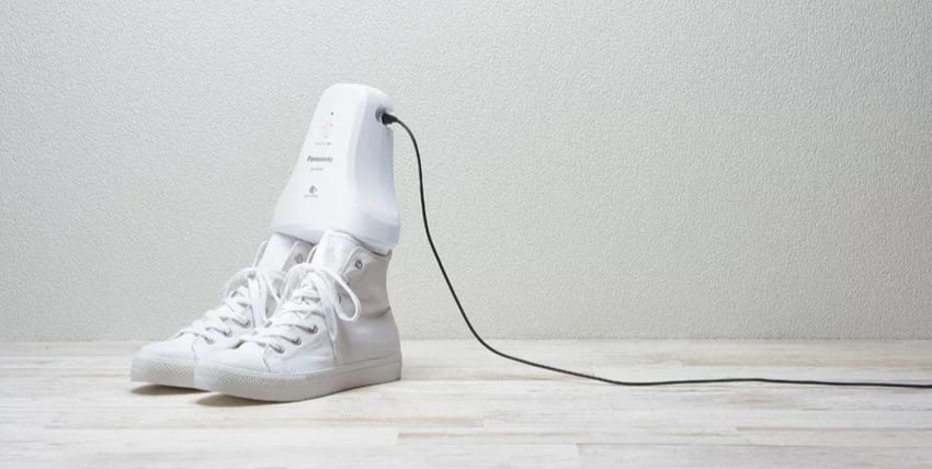 Gadget Ini Bisa Bantu Atasi Masalah Bau Sepatu