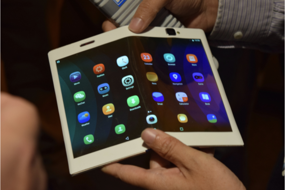 Curi Start, Lenovo Rilis Ponsel Layar Lipat Bulan Depan?
