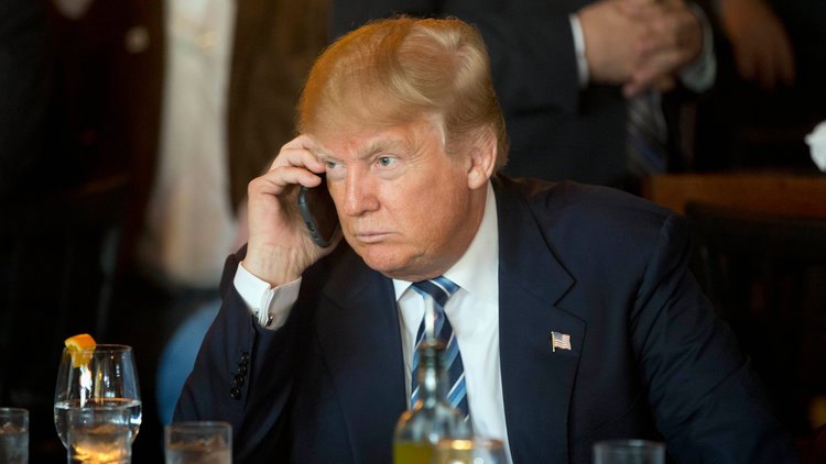 iPhone Donald Trump disadap
