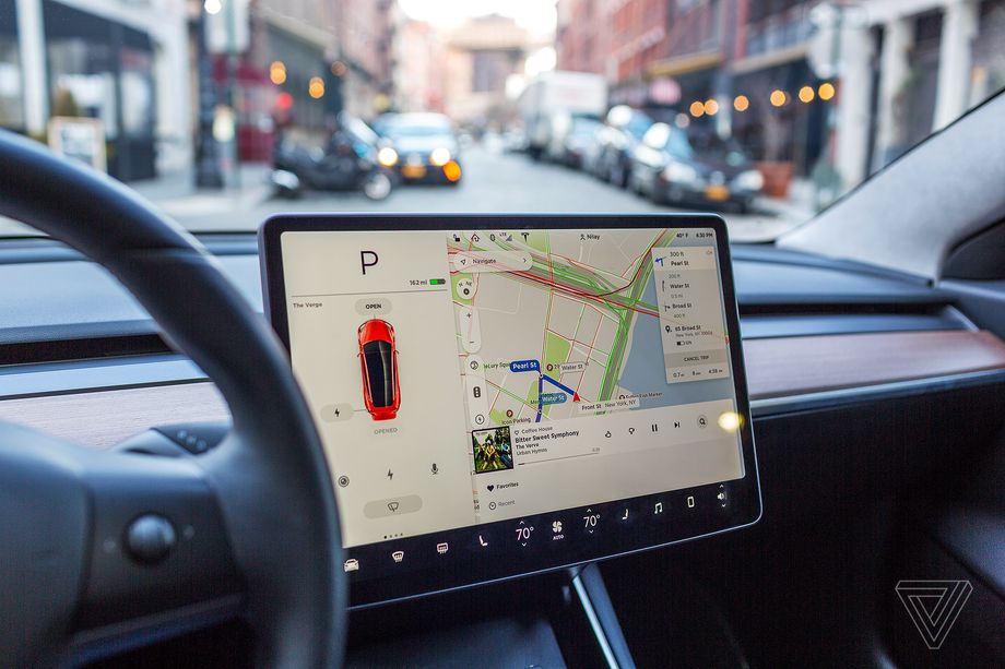 Asyik! Mobil Tesla Kini Dilengkapi Permainan Atari