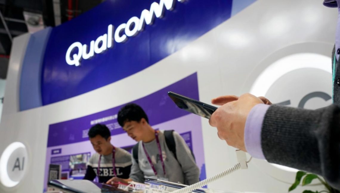 Dicerai Apple, Pemasukan Qualcomm Anjlok