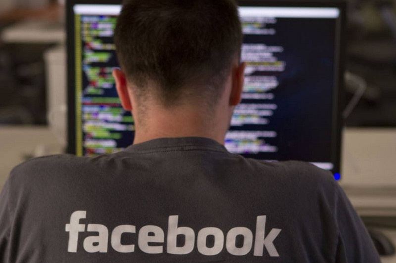 Desain Antarmuka Facebook Bakal Dominan Putih?