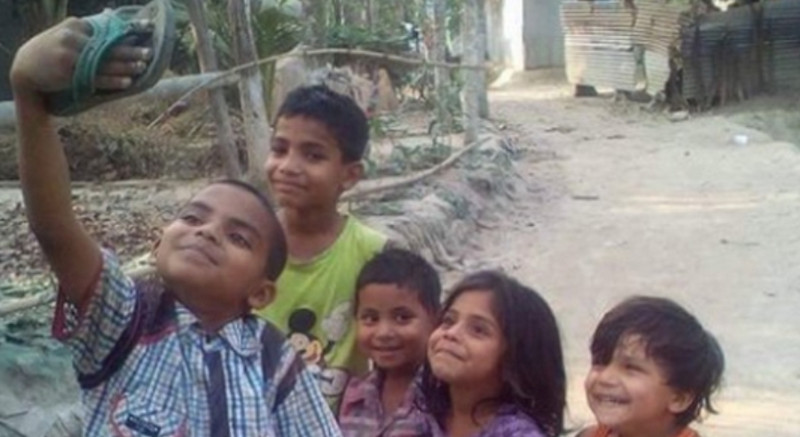 Bahagianya Bocah-bocah Ini Saat “Foto Selfie”, Bikin Terharu