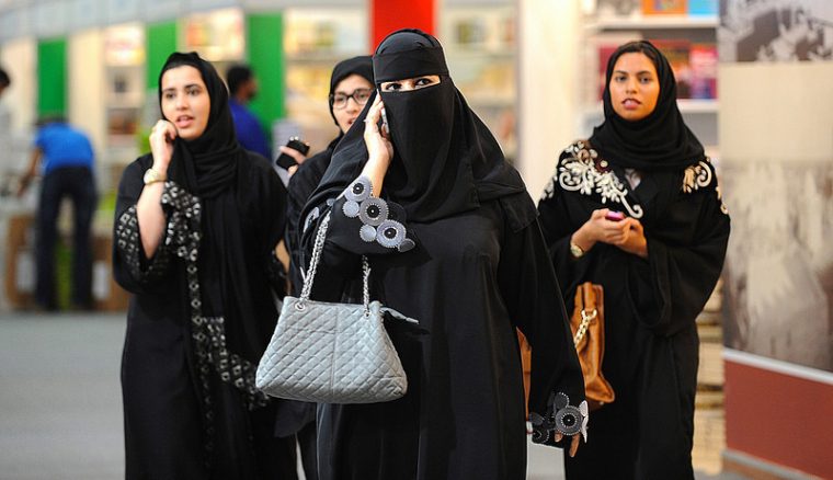 Google & Apple Didesak Hapus Aplikasi “Pengawas Wanita” Arab Saudi