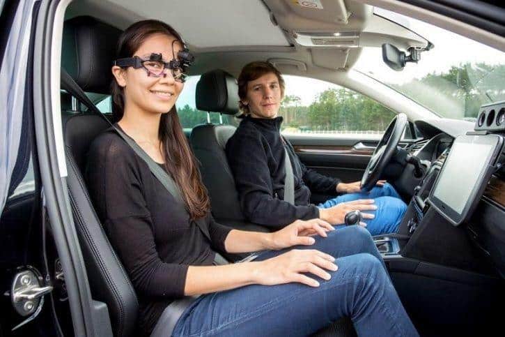 VW Siapkan Teknologi Anti Mabuk di Mobil Otonom