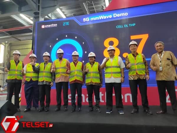 Smartfren Uji Coba Jaringan 5G Pakai Headset VR