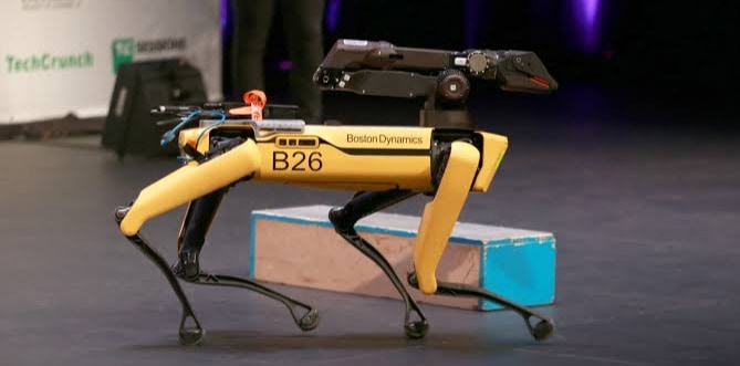 Jago Koprol, Robot SpotMini akan Diajak Main Sirkus