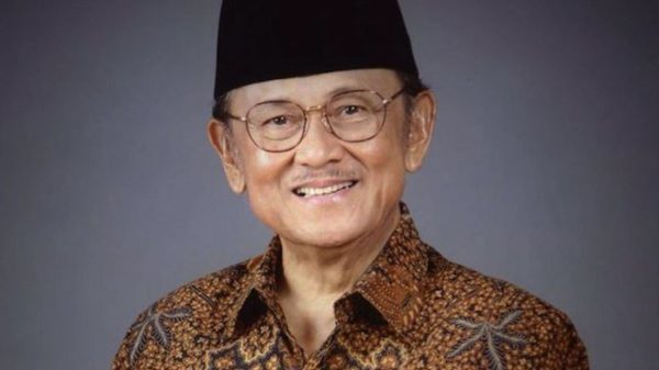 BJ Habibie Berpulang, Netizen Gaungkan #RIPBapakTeknologiIndonesia