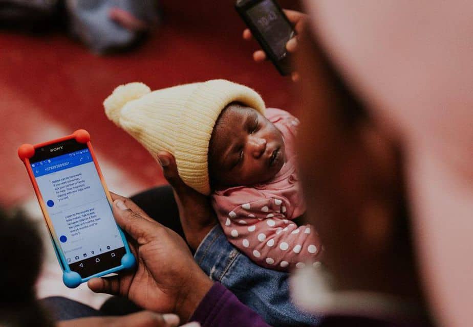 Petugas Kesehatan di India “Menjaga” Ibu dan Bayi via Smartphone