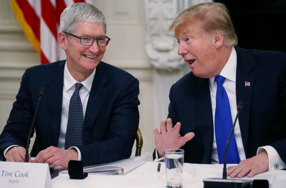 Tim Cook, Presiden Donald Trump pabrik apple