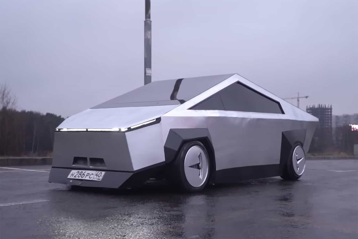 Replika Tesla Cybertruck