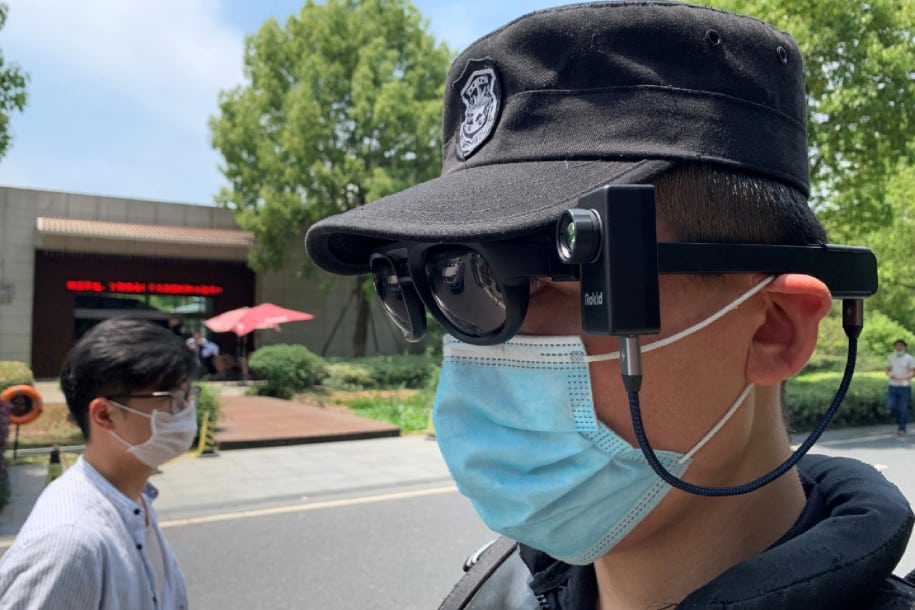 Kacamata Deteksi Pasien Covid-19 Laris Manis