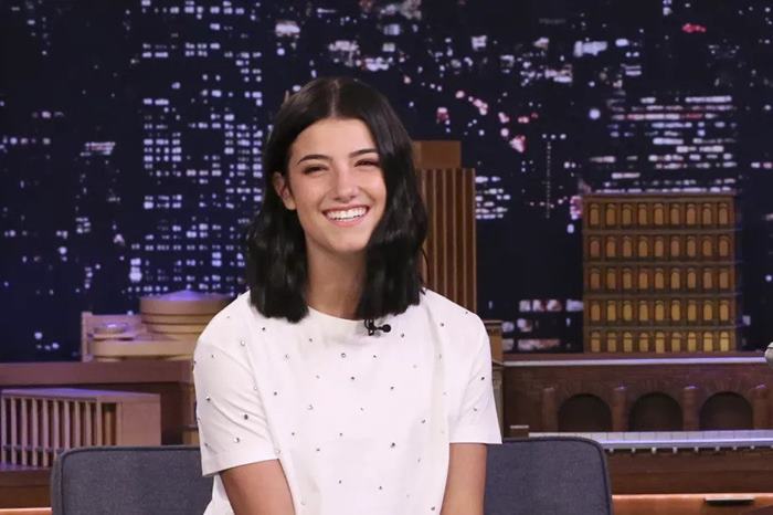 Artis TikTok Cantik Charli D’Amelio