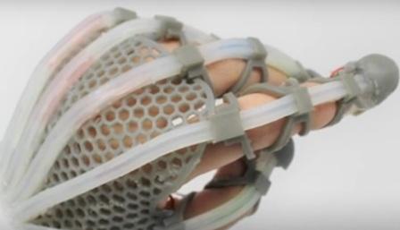 Kulit Sintetis rasakan objek VR