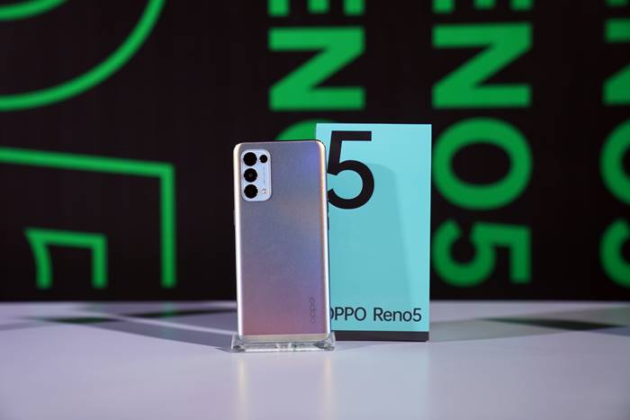 Warna Fantasy Silver Oppo Reno5 Indonesia