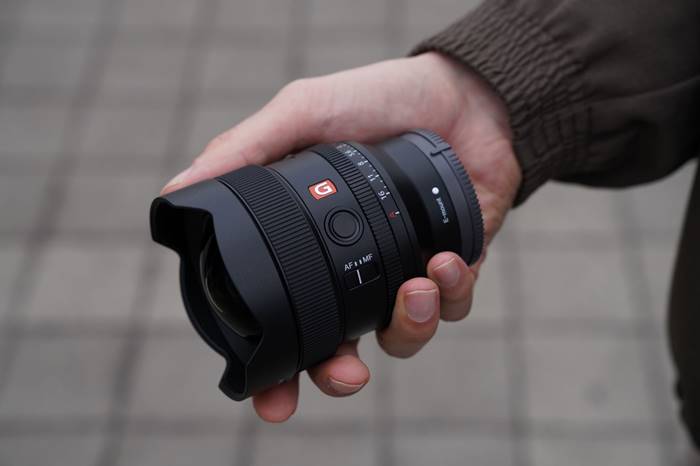 Lensa Sony FE 14mm