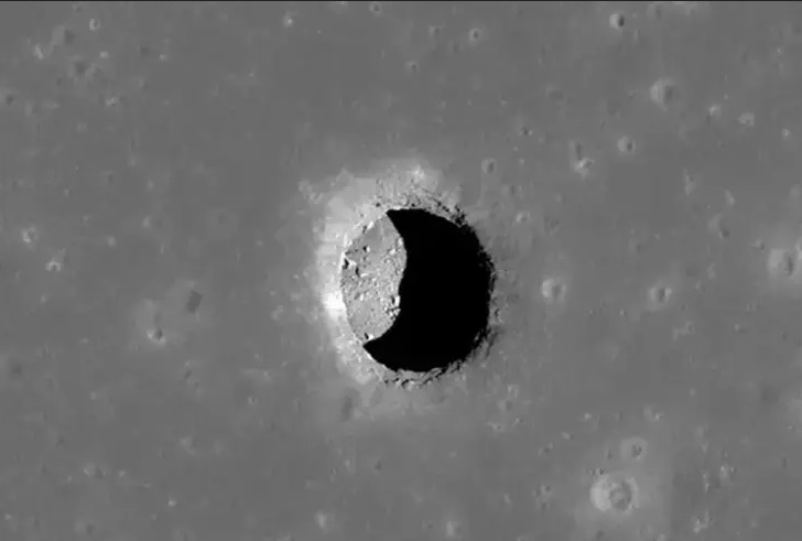 Lubang Bulan astronot