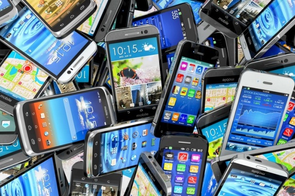 Limbah elektronik ponsel bekas